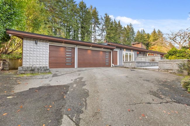 242 Onslow Place, House other with 5 bedrooms, 3 bathrooms and 10 parking in West Vancouver BC | Image 36