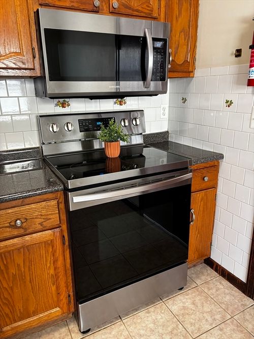 1-77 Star St, Pawtucket, RI, 02860-2872 | Card Image