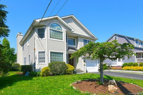 13 Sheppard St, Glen Head, NY, 11545-1815 | Card Image