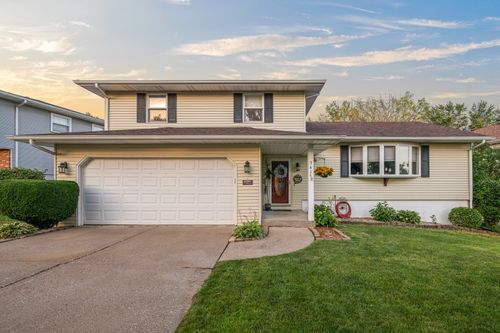 3415 Hazelwood Court, Davenport, IA, 52806 | Card Image