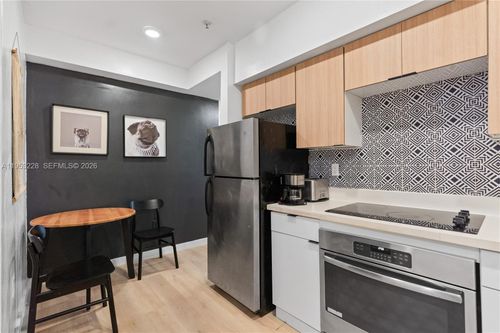 102-810 7th St, Miami Beach, FL, 33139-8581 | Card Image