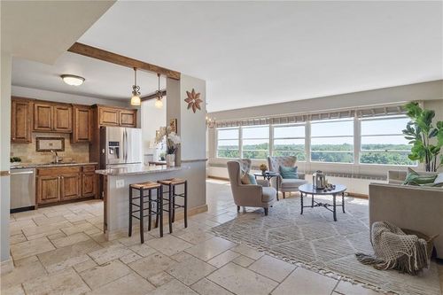 apt-1215-333 W Meyer Blvd, Kansas City, MO, 64113-1746 | Card Image