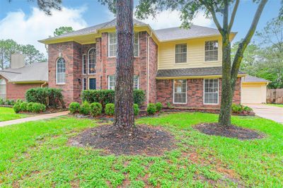 8115 Forest Commons Court, House other with 4 bedrooms, 2 bathrooms and null parking in Houston TX | Image 2