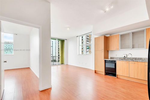 ph-6-1350 Nw 8th Ct, Miami, FL, 33136-2325 | Card Image