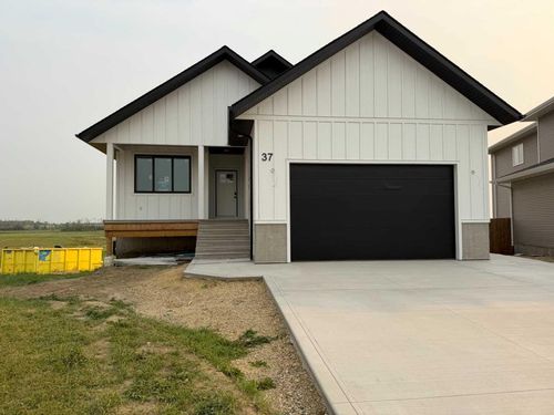 37 Maclean Close, Blackfalds, AB, T4M0H4 | Card Image