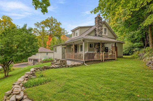 2 Iris Rd, Cornwall, NY, 12518-1019 | Card Image