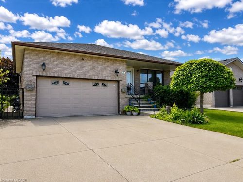 15 Ellen Ave, Hamilton, ON, L8G5A9 | Card Image
