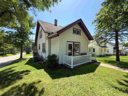 211 Rural Ave, Decorah, IA, 52101-2255 | Card Image