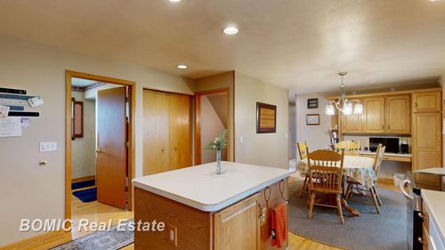 5242 Hart Rd, Vassar, MI, 48768-9461 | Card Image