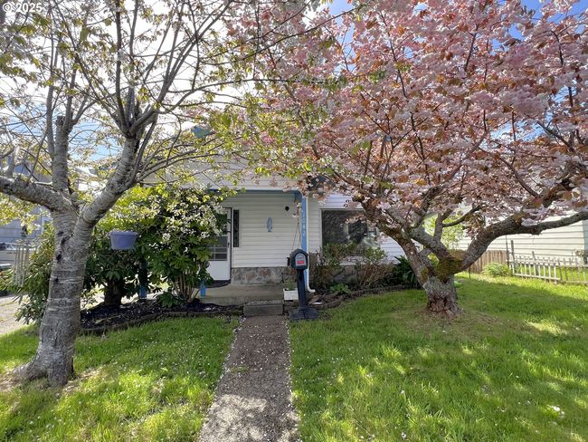 1042 Fir Ave, House other with 3 bedrooms, 1 bathrooms and null parking in Reedsport OR | Image 47