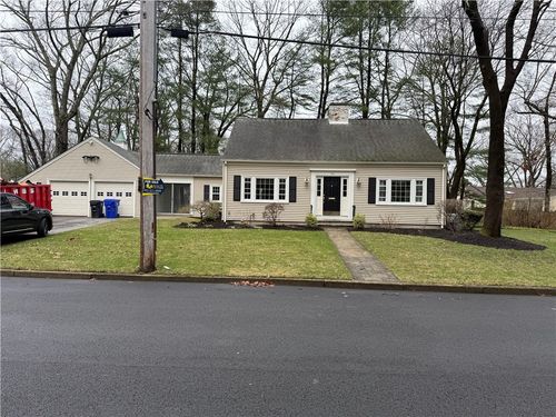 90 Alexander Mcgregor Rd, Pawtucket, RI, 02861-3304 | Card Image