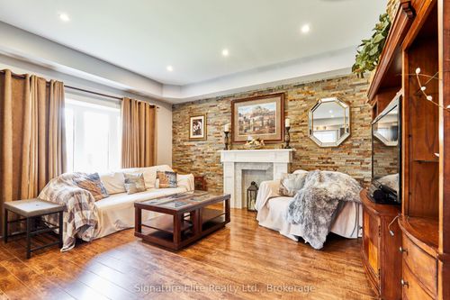 730 Seventh Ave, Hamilton, ON, L8T1V2 | Card Image