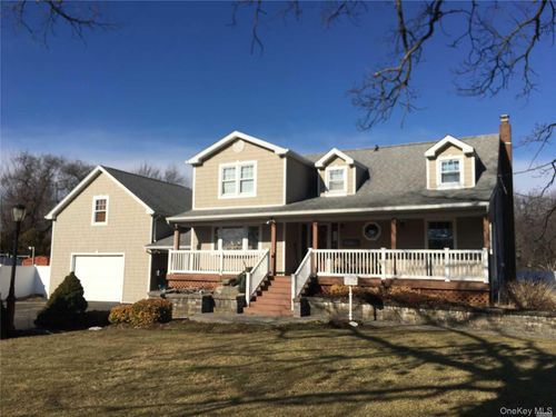 2011 Orinoco Dr, West Islip, NY, 11795-2515 | Card Image