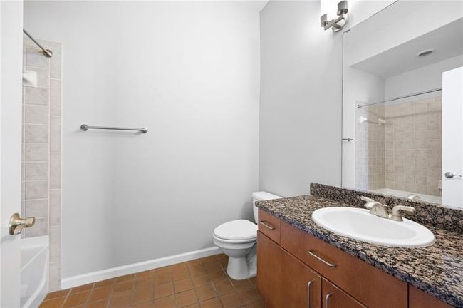 UNIT-2309 - 5300 Peachtree Rd, Condo with 2 bedrooms, 2 bathrooms and 2 parking in Chamblee GA | Image 23