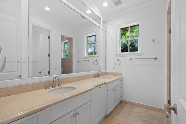 B - 464 Fernwood Rd, Townhouse with 3 bedrooms, 3 bathrooms and null parking in Key Biscayne FL | Image 34