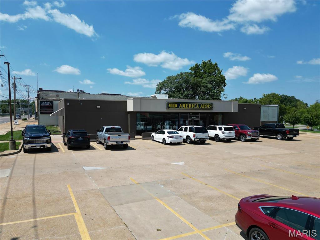 8205 Gravois Rd, Saint Louis, MO 63123