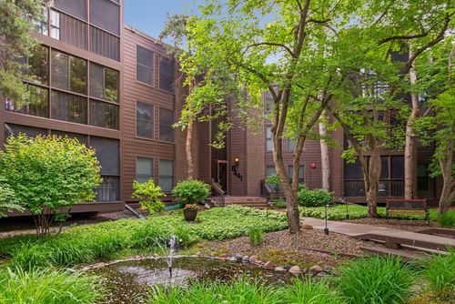 apt-202-8441 Irwin Rd, Bloomington, MN, 55437-1536 | Card Image