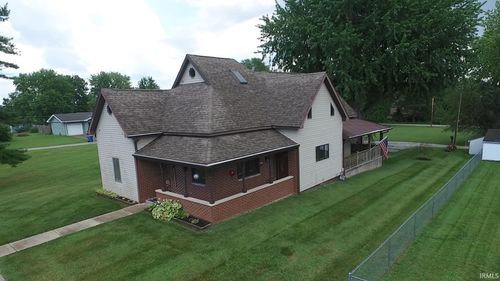 914 N Morton St, Fairmount, IN, 46928-1049 | Card Image