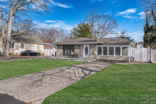35 Strafford St, Mastic, NY, 11950-4510 | Card Image