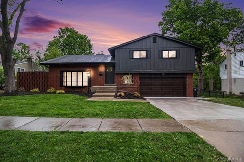 16114 Alpine Dr, Livonia, MI, 48154-2542 | Card Image