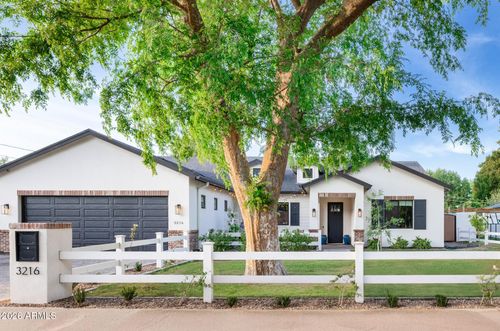 3216 E Weldon Ave, Phoenix, AZ, 85018-5712 | Card Image