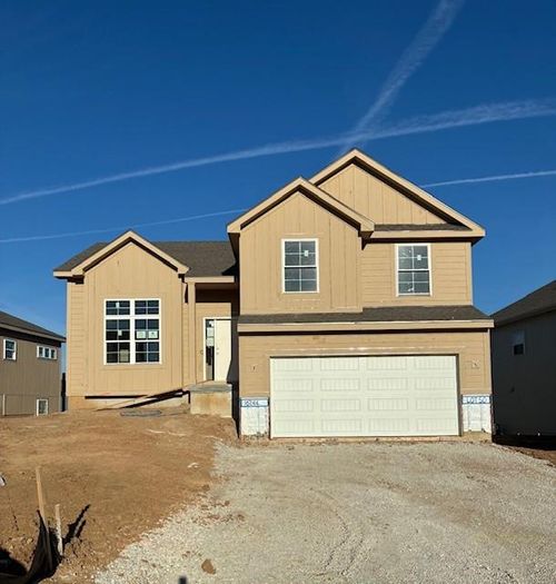 16244 Giorgia St, Parkville, MO, 64152-8773 | Card Image