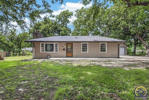 3015 Se Illinois Ave, Topeka, KS, 66605-2677 | Card Image