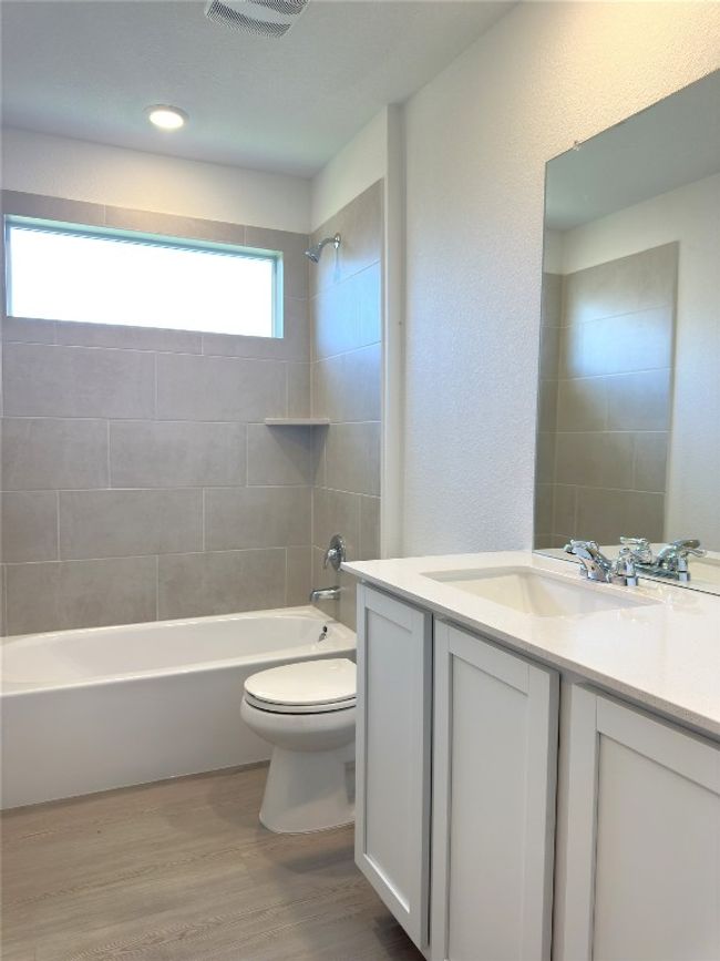 Upstairs bathroom | Image 23
