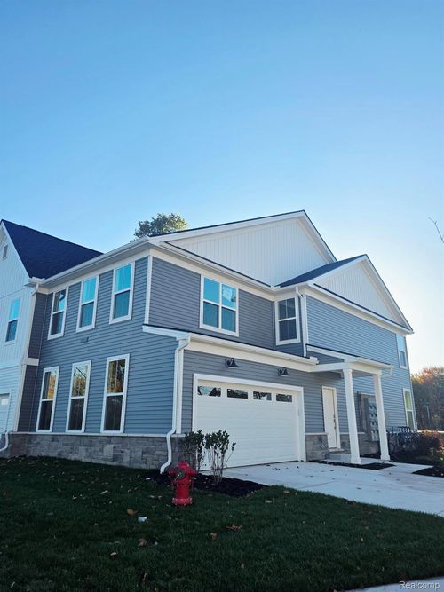 2488 Celeste Cir, Lake Orion, MI, 48360-2900 | Card Image