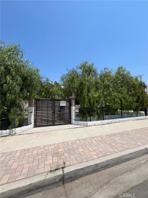 18637 Lassen St, Northridge, CA, 91324 | Card Image