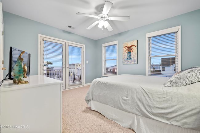 B - 537 Third Ave S, Condo with 4 bedrooms, 5 bathrooms and 1 parking in Kure Beach NC | Image 38