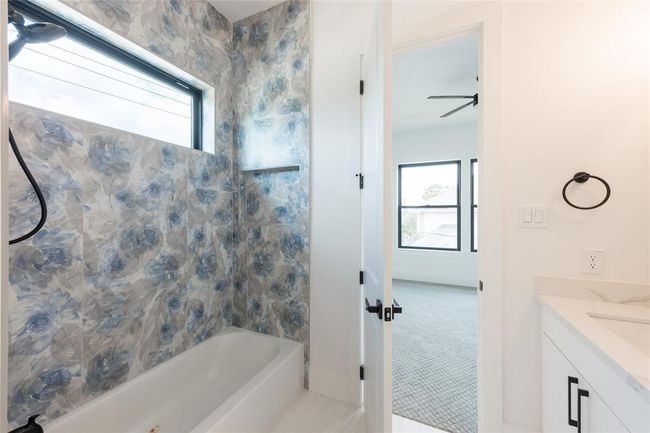 5008 Holt St, House other with 4 bedrooms, 6 bathrooms and 2 parking in Bellaire TX | Image 25