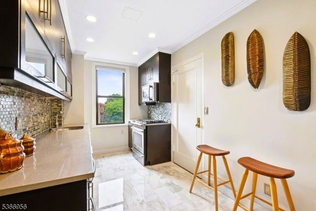 APT-6B - 375 Mount Prospect Ave, Townhouse with 3 bedrooms, 2 bathrooms and null parking in Newark NJ | Image 13