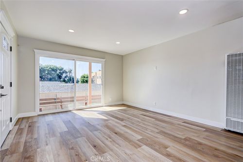 635 8th Pl, Hermosa Beach, CA, 90254-3903 | Card Image