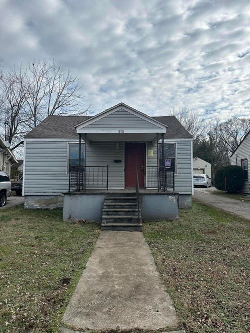 910 S Newton Ave, Springfield, MO, 65806-2748 | Card Image