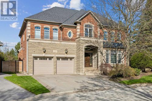 1020 Valley Crest Cir, Oakville, ON, L6H6W8 | Card Image