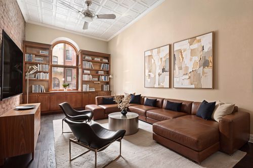 2-215 E 17th St, New York, NY, 10003-3657 | Card Image