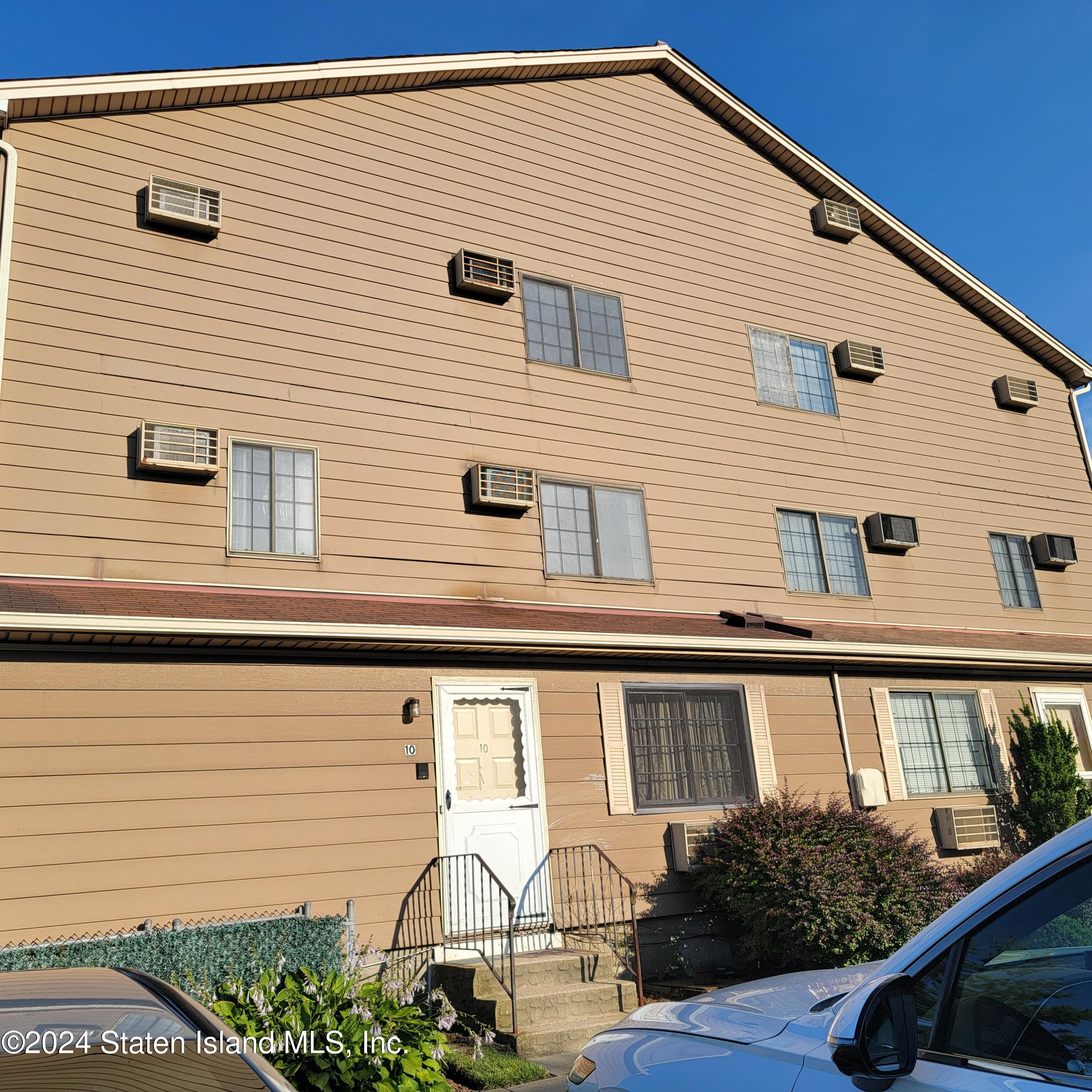 Lamped Loop, Staten Island, NY 10314