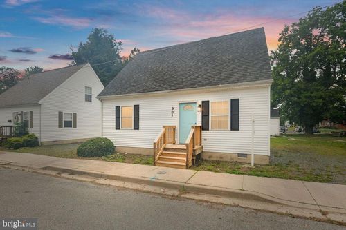 902 Hanson St, SALISBURY, MD, 21801-6211 | Card Image