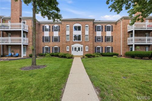 2d-974 Claytonbrook Dr, Ballwin, MO, 63011-1584 | Card Image
