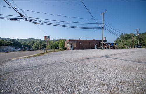 8390 S High St, Mineral City, OH, 44656-5431 | Card Image