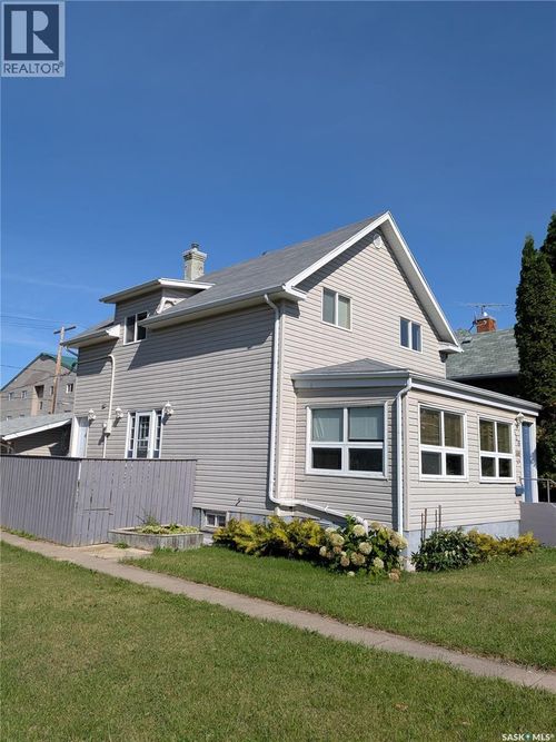 436 12th St W, Prince Albert, SK, S6V3B8 | Card Image