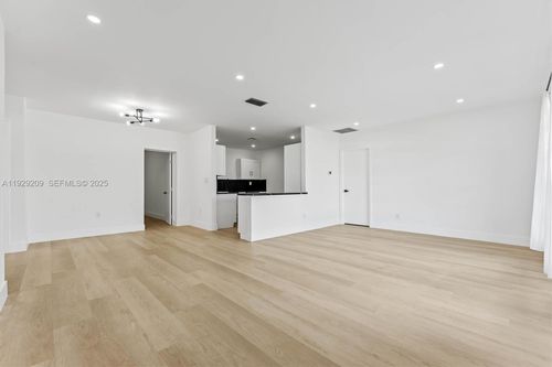 a-2610 Nw 83rd Ave, Sunrise, FL, 33322-2924 | Card Image