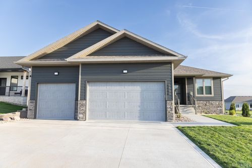 6800 Brookside Dr, Sioux City, IA, 51106-8019 | Card Image