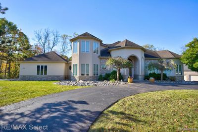 5166 Warwick Woods Trail, Home with 5 bedrooms, 5 bathrooms and null parking in Grand Blanc Twp MI | Image 2