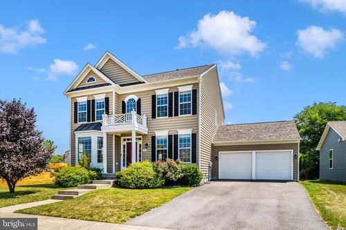 11 Butler St, CHARLES TOWN, WV, 25414-5566 | Card Image
