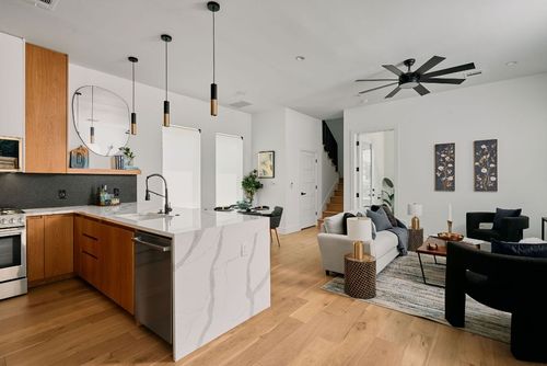 2-1140 Northwestern Ave, Austin, TX, 78702-2861 | Card Image