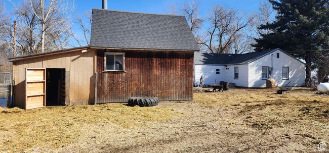 barn featuring roof with shingles | Image 31