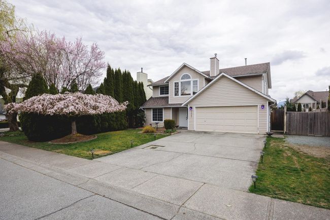 22965 Reid Avenue, House other with 4 bedrooms, 3 bathrooms and 4 parking in Maple Ridge BC | Image 2