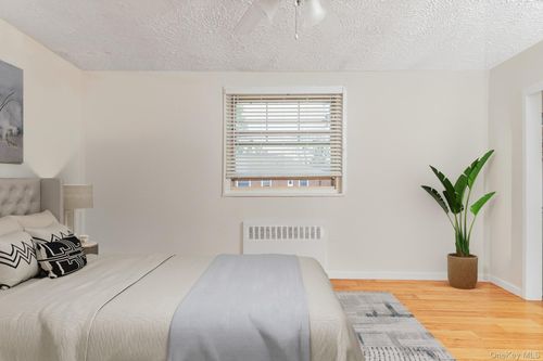 1100-61 251st St, Little Neck, NY, 11362-2435 | Card Image